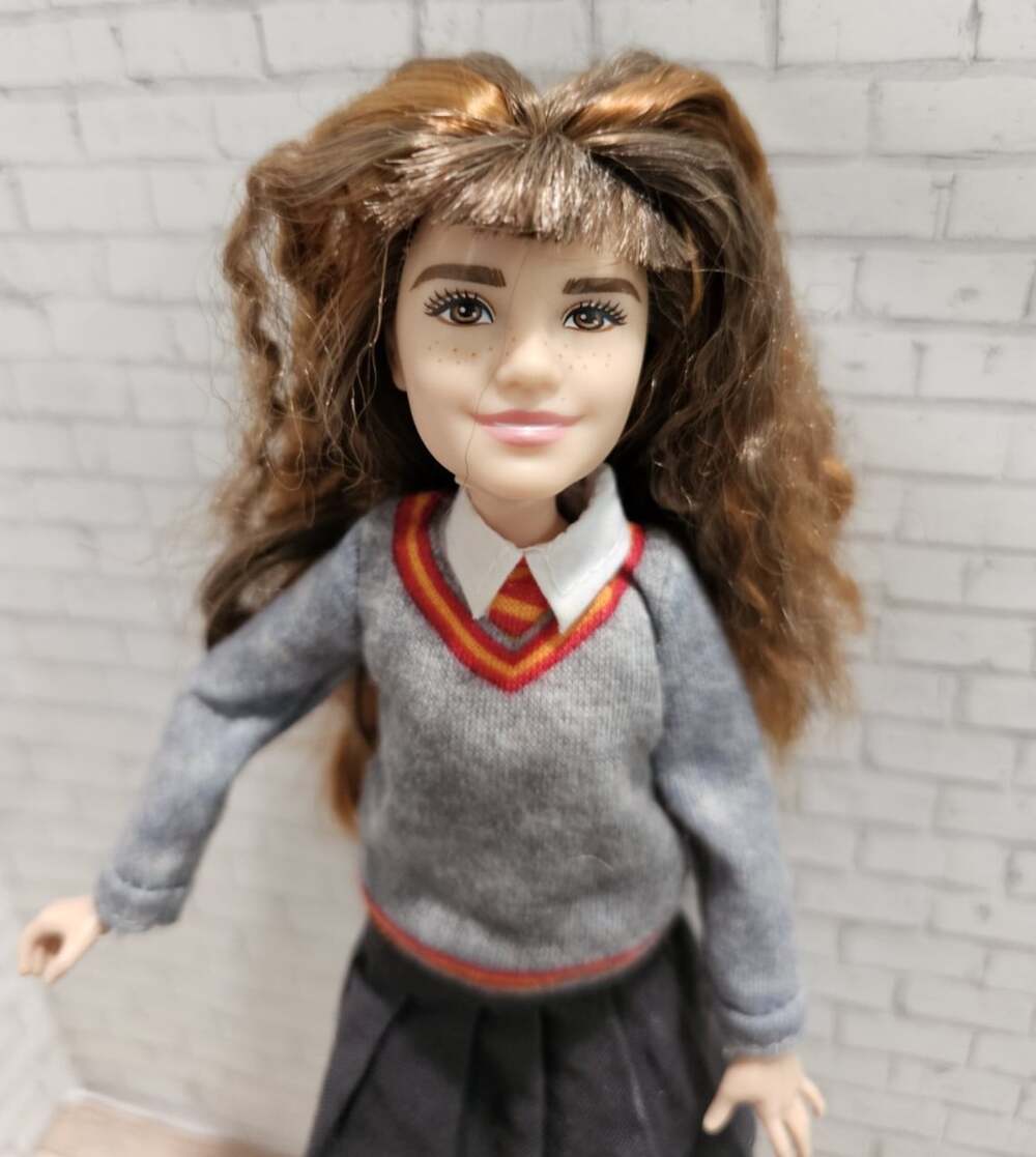 2018 Mattel Harry Potter Hermione Granger Doll Gryffindor Robe FYM51